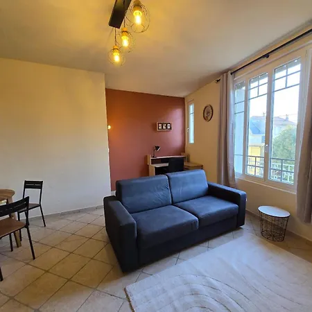 55 M2 Avec Terrasse, Clim, Wifi, Netflix, Bureau Apartment