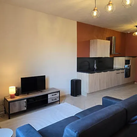 55 M2 Avec Terrasse, Clim, Wifi, Netflix, Bureau Avignon