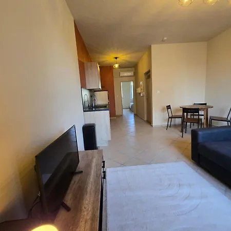 55 M2 Avec Terrasse, Clim, Wifi, Netflix, Bureau Apartment