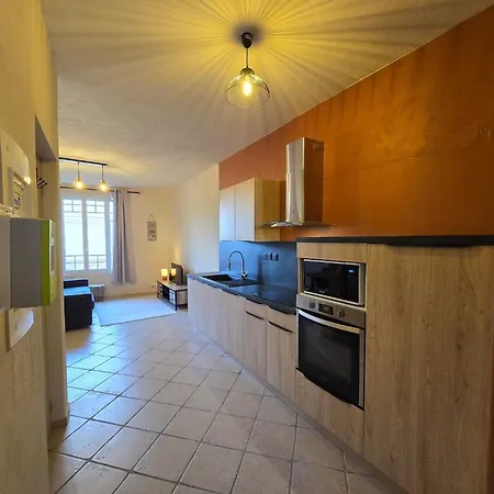 55 M2 Avec Terrasse, Clim, Wifi, Netflix, Bureau * Avignon