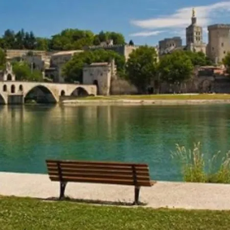 55 M2 Avec Terrasse, Clim, Wifi, Netflix, Bureau * Avignon