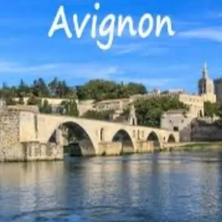 55 M2 Avec Terrasse, Clim, Wifi, Netflix, Bureau * Avignon