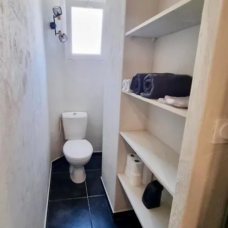 55 M2 Avec Terrasse, Clim, Wifi, Netflix, Bureau Apartment