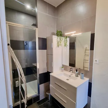 55 M2 Avec Terrasse, Clim, Wifi, Netflix, Bureau Avignon