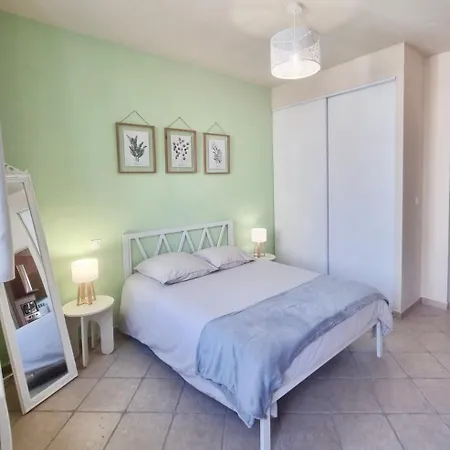 Apartment 55 M2 Avec Terrasse, Clim, Wifi, Netflix, Bureau Avignon