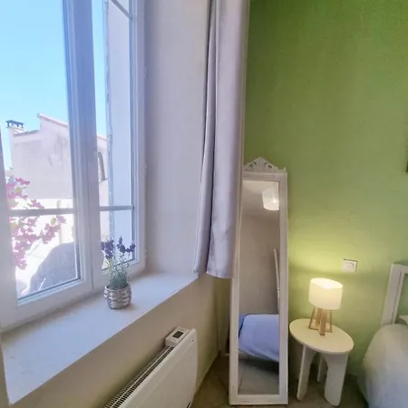 Apartment 55 M2 Avec Terrasse, Clim, Wifi, Netflix, Bureau *