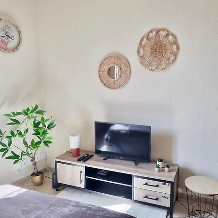 55 M2 Avec Terrasse, Clim, Wifi, Netflix, Bureau Apartment Avignon