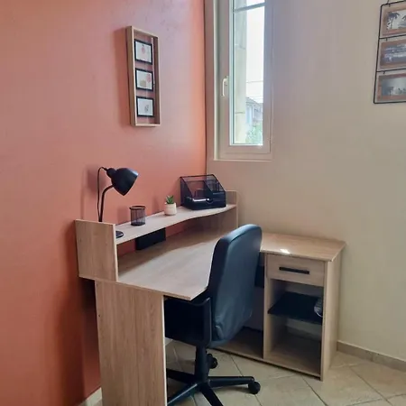 Apartment 55 M2 Avec Terrasse, Clim, Wifi, Netflix, Bureau *